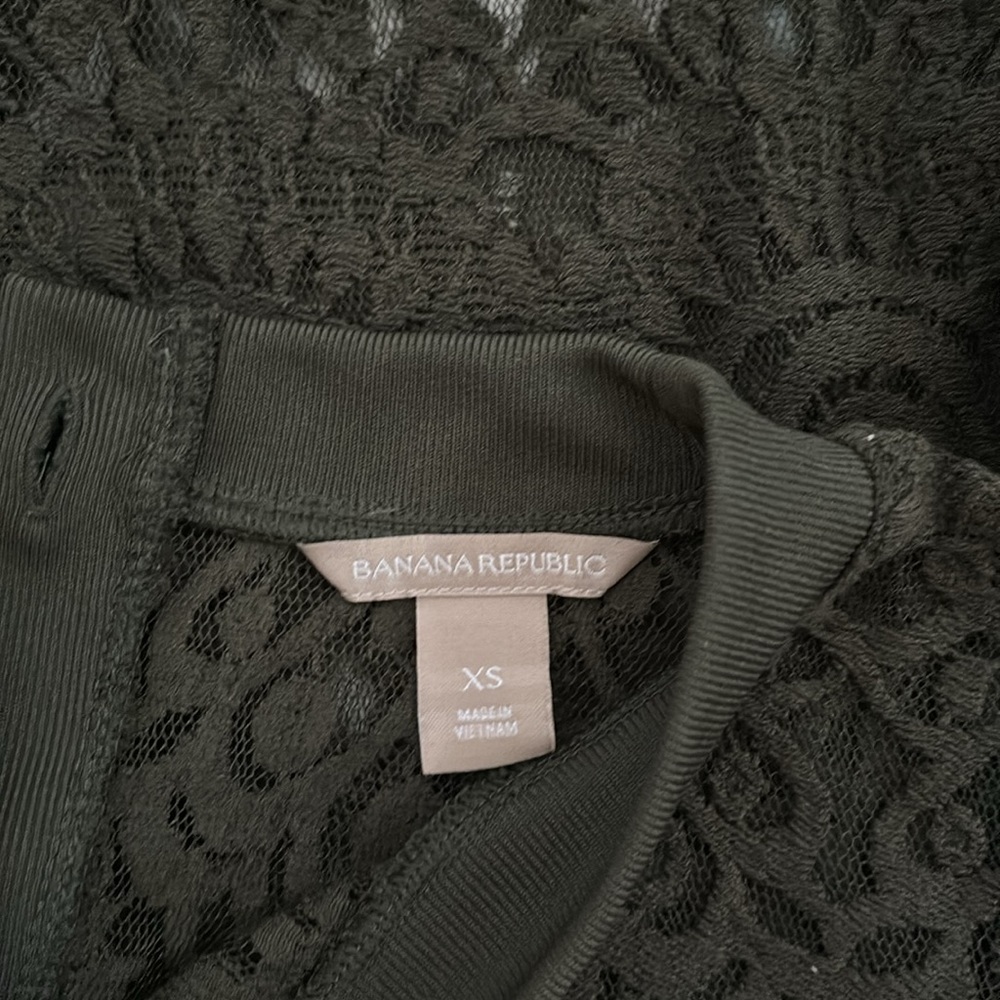 BANANA REPUBLIC CORDED LACE, GREEN BLOUSE WITH BACK BUTTONS- SIZE XS - Picture 11 of 17